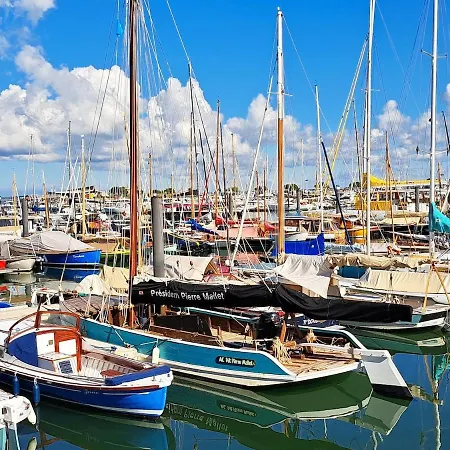 T3 Spacieux Sur Jardin, Proche Du Port Et De La Apartment *